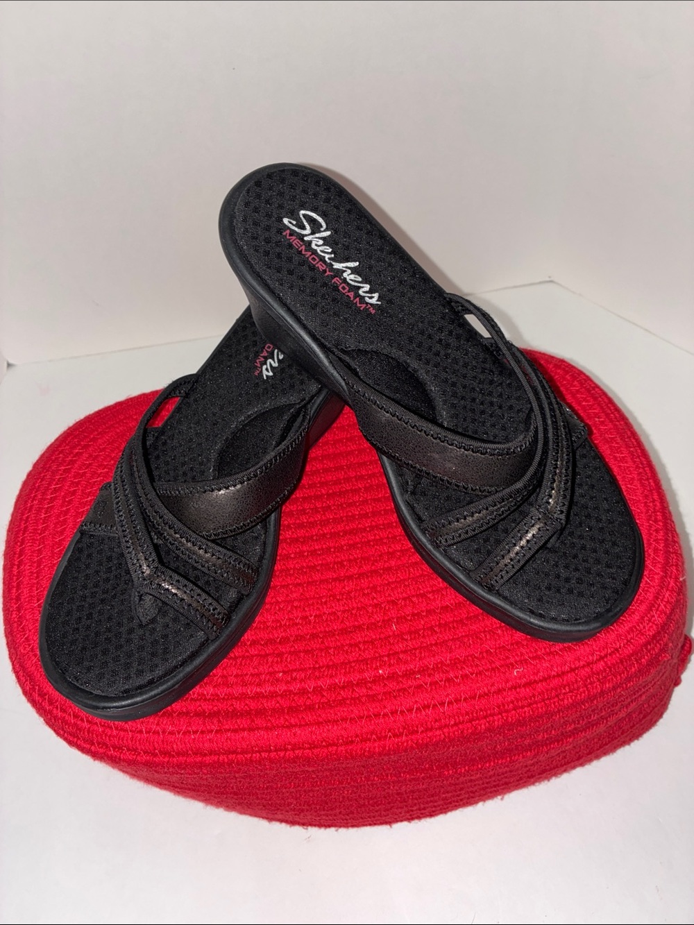 Skechers 8 Women's Slide Sandal Black Crisscross Straps & separated large toes